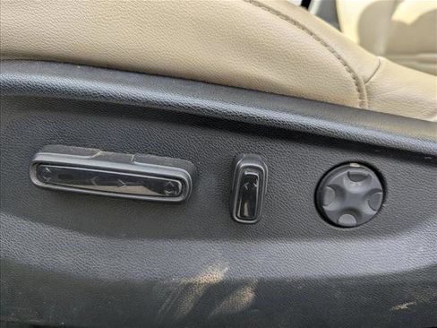 Used 2020 Honda CR-V Touring image 11