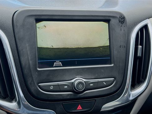 Used 2019 Chevrolet Equinox LS w/ LS Convenience Package FWD image 10