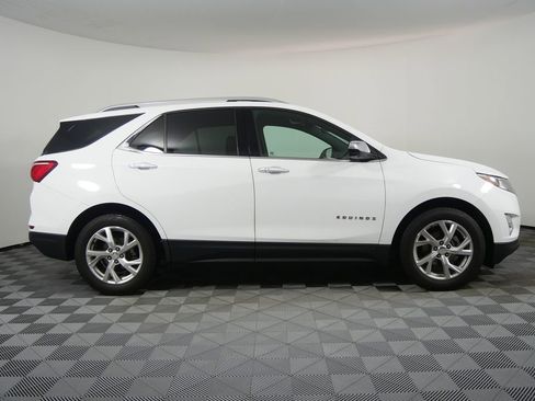 Used 2020 Chevrolet Equinox Premier image 2