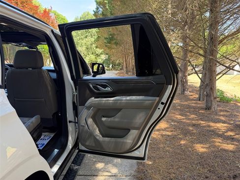 Used 2022 Chevrolet Tahoe Z71 w/ Luxury Package AWD/4WD image 63