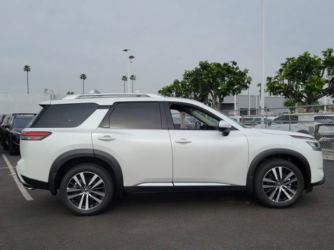New 2025 Nissan Pathfinder Platinum image 25