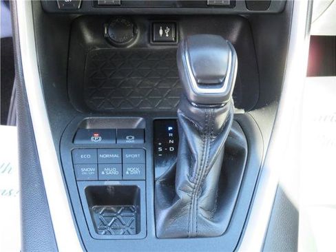 Used 2019 Toyota RAV4 XLE Premium w/ Cold Weather Package AWD/4WD image 8