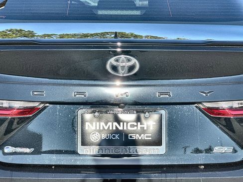 Used 2025 Toyota Camry SE image 29