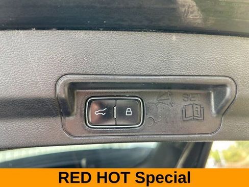 Used 2021 Ford Explorer XLT image 45