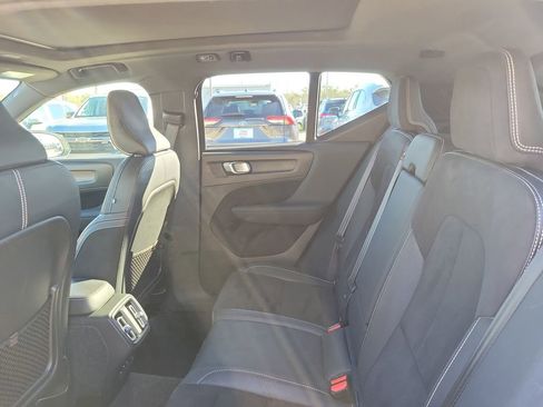 Used 2021 Volvo XC40 T5 R-Design w/ Advanced Package image 9