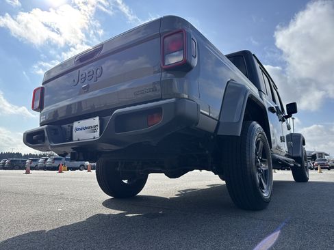 Used 2021 Jeep Gladiator Sport image 10