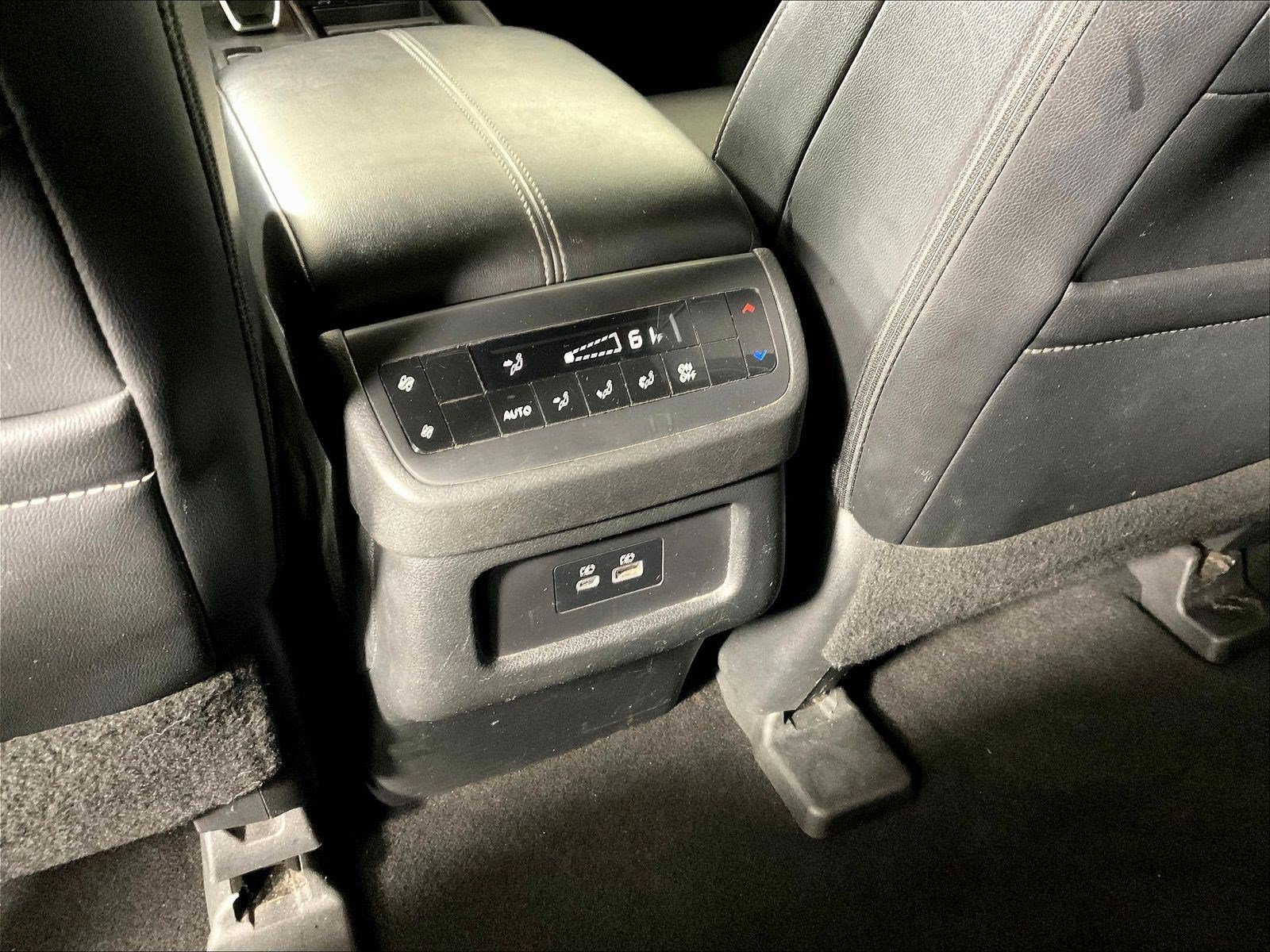 Used 2023 Nissan Pathfinder SL AWD/4WD image 10