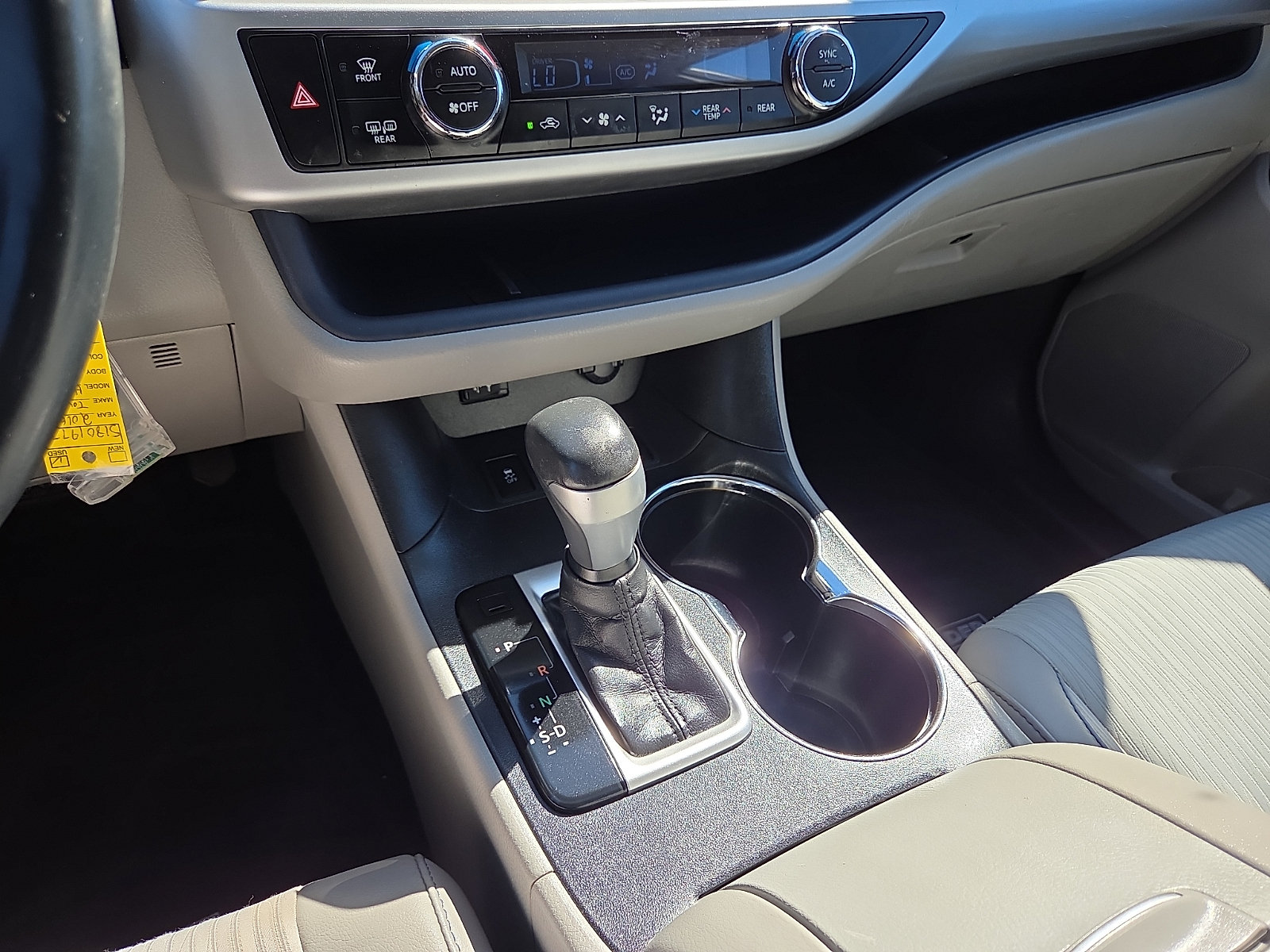 Used 2016 Toyota Highlander Plus FWD image 25
