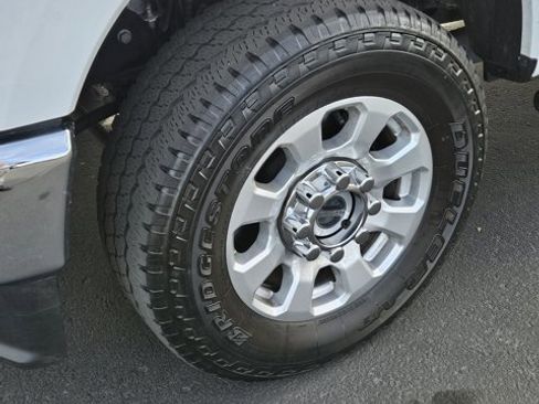 Used 2024 Ford F350 XLT image 9