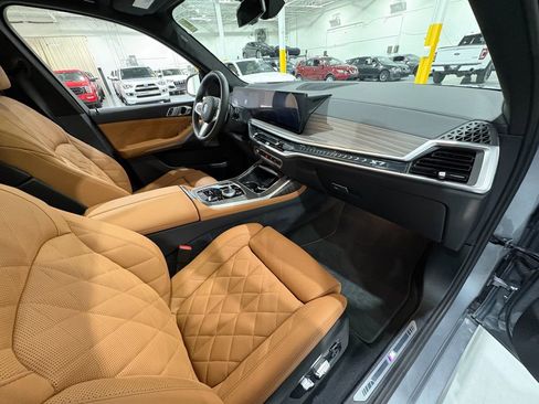 Used 2025 BMW X7 xDrive40i w/ M Sport Package AWD/4WD image 57