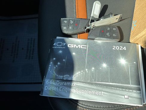 Used 2024 GMC Sierra 2500 AT4 w/ AT4 Premium Plus Package image 21