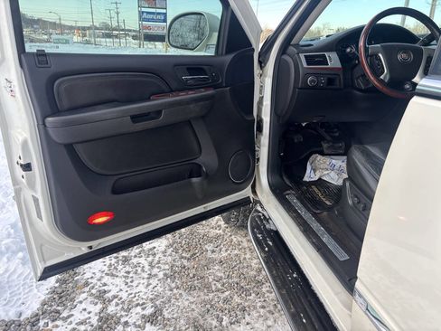 Used 2008 Cadillac Escalade Base AWD 4dr SUV image 15