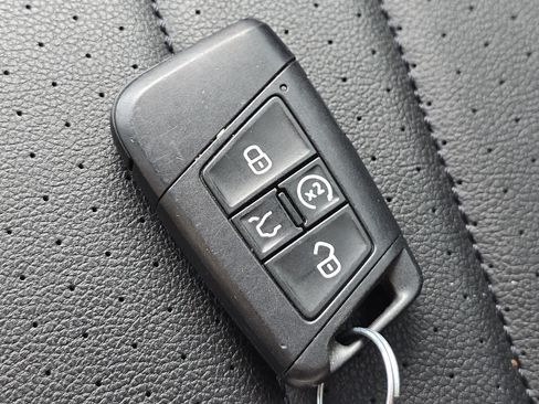 Certified 2023 Volkswagen Tiguan SE R-Line AWD/4WD image 27
