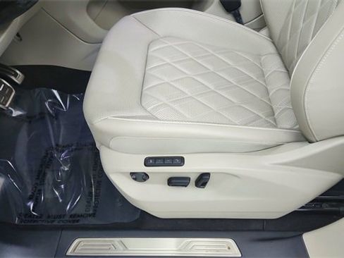 Used 2025 Volkswagen Atlas SEL Premium R-Line image 38