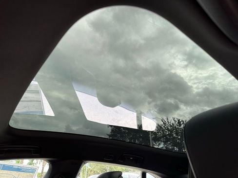 Used 2025 Porsche Taycan 4 Cross Turismo image 25