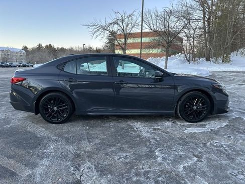 Used 2025 Toyota Camry SE w/ Convenience Package image 4