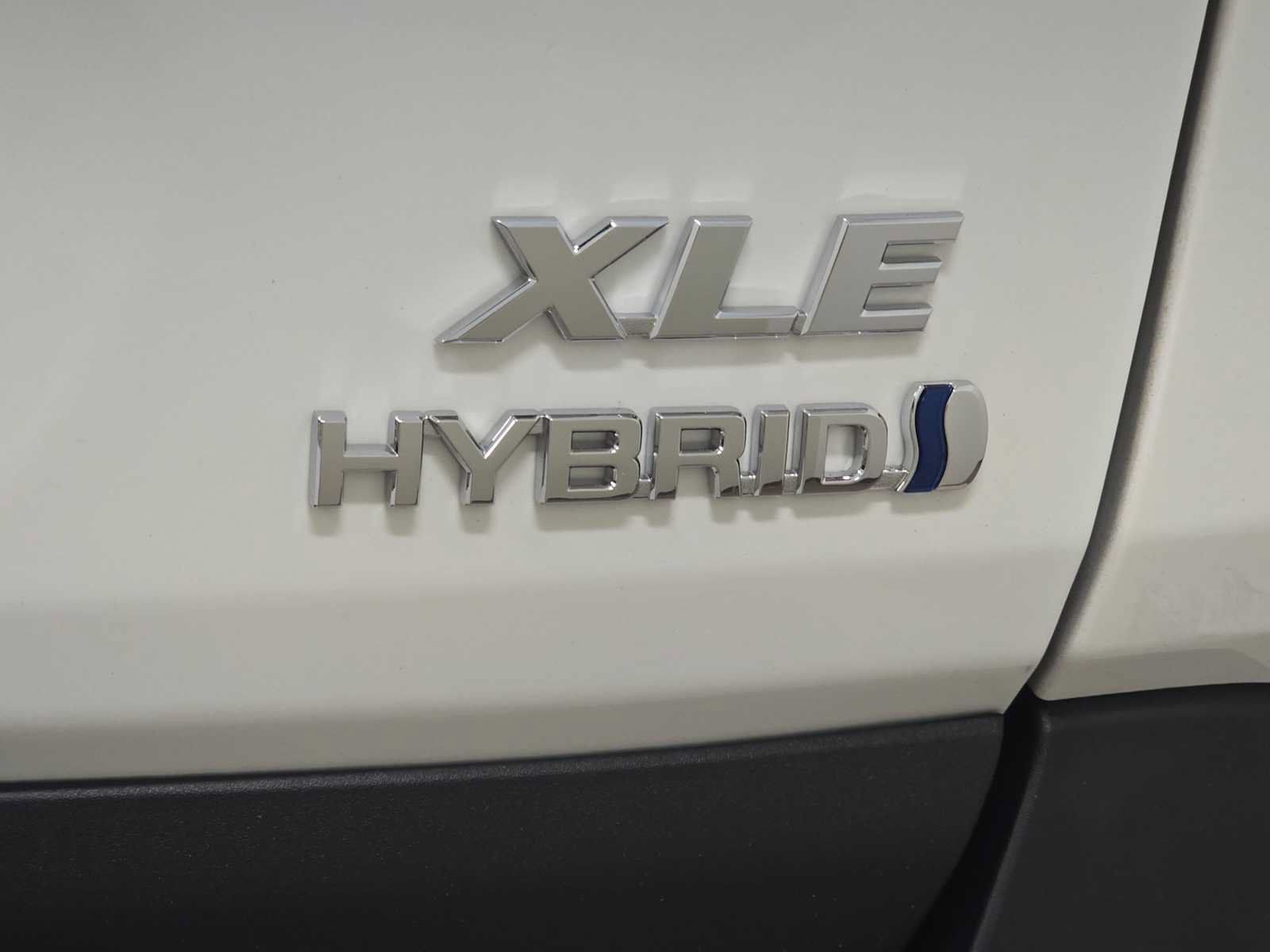 Used 2023 Toyota RAV4 XLE w/ Convenience Package AWD/4WD image 7