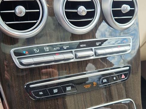 Used 2021 Mercedes-Benz GLC 300 4MATIC image 16