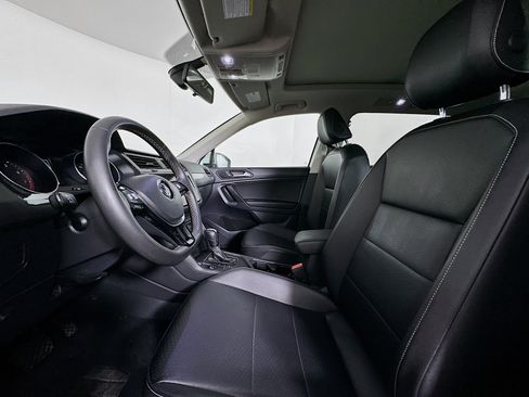 Used 2021 Volkswagen Tiguan SE image 13