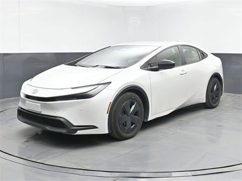 Used 2023 Toyota Prius LE image 5