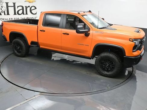 Used 2025 Chevrolet Silverado 2500 ZR2 w/ Technology Package AWD/4WD image 26