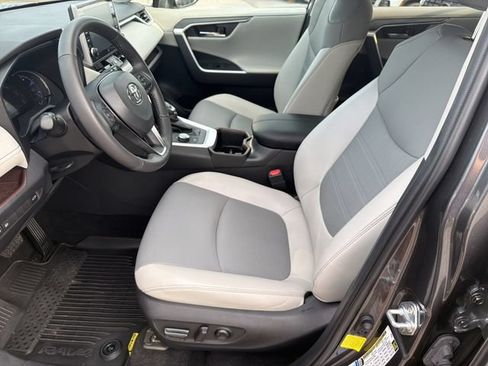 Used 2022 Toyota RAV4 Limited AWD/4WD image 9