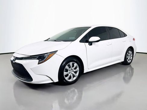 Used 2021 Toyota Corolla LE image 5