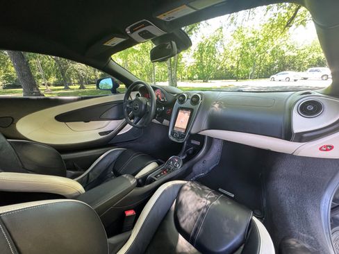 Used 2017 McLaren 570S Coupe image 32