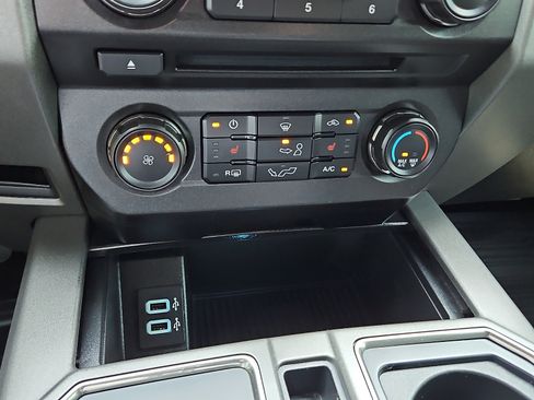 Used 2017 Ford F150 Raptor w/ Equipment Group 801A Mid AWD/4WD image 16