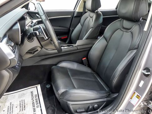 Used 2023 Genesis G70 2.0T RWD image 13