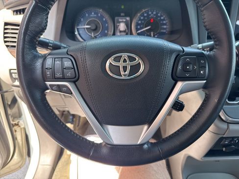 Used 2016 Toyota Sienna XLE FWD image 29