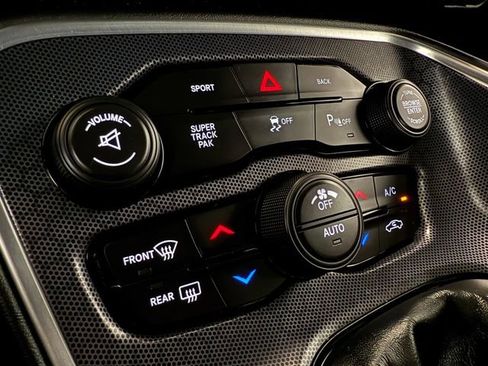 Used 2016 Dodge Challenger R/T Scat Pack w/ Leather Interior Group image 35