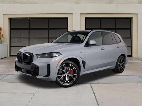Used 2024 BMW X5 xDrive50e w/ M Sport Package AWD/4WD image 3