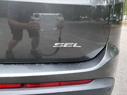 Used 2018 Ford Edge SEL w/ Equipment Group 201A FWD image 21