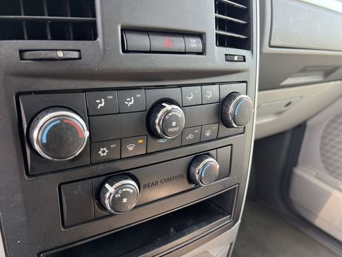 Used 2009 Dodge Grand Caravan SXT image 14