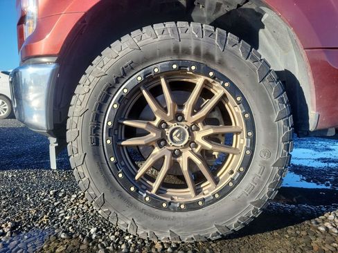 Used 2017 Ford F150 XLT image 9