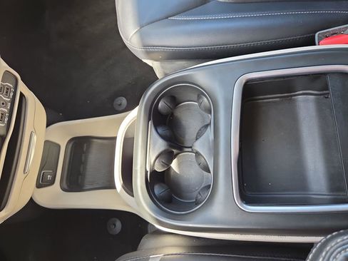 Used 2024 Chrysler Pacifica Touring-L FWD image 45