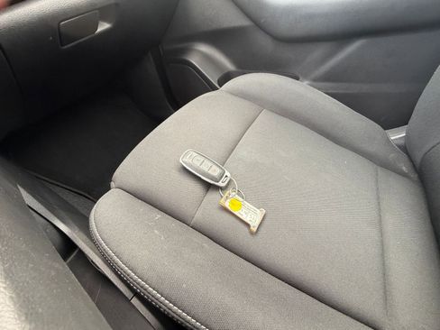 Used 2023 Nissan Rogue S FWD image 21