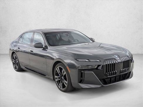 Used 2023 BMW i7 xDrive60 AWD/4WD image 3