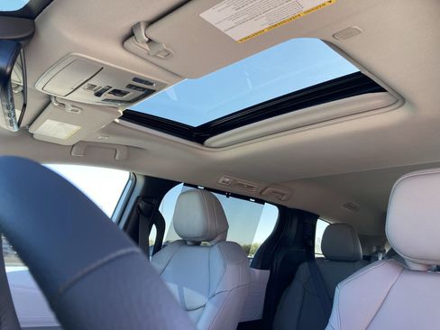 Certified 2025 Toyota Sienna XLE image 16