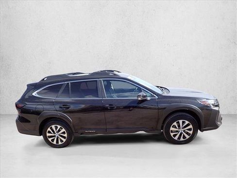 Used 2025 Subaru Outback Premium AWD/4WD image 5