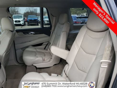Used 2020 Cadillac Escalade Luxury AWD/4WD image 27