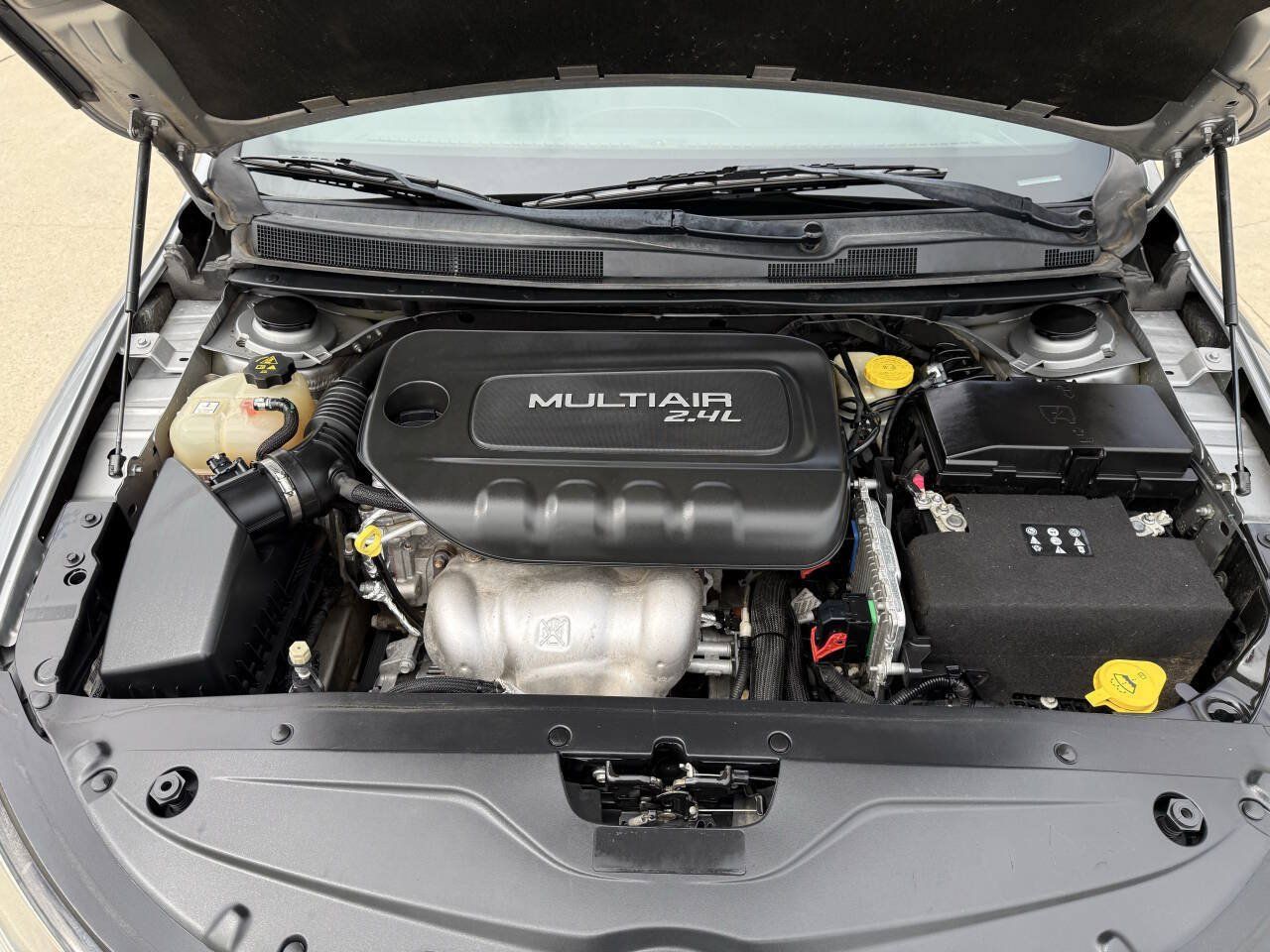 Used 2017 Chrysler 200 S FWD image 9