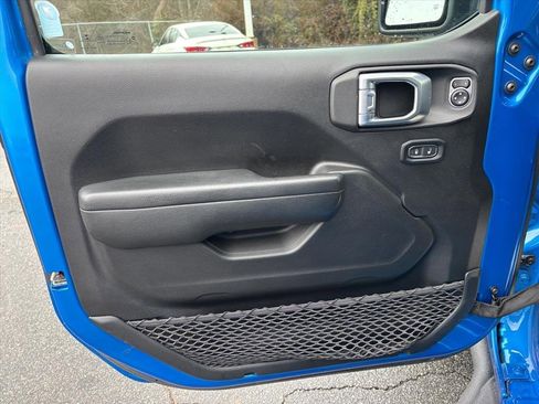 Used 2022 Jeep Gladiator Sport image 9