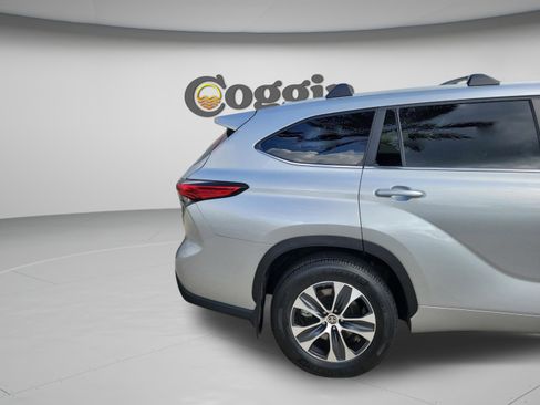 Used 2023 Toyota Highlander XLE FWD image 31