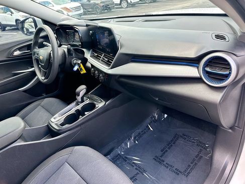 Certified 2024 Chevrolet Trax LS w/ LS Convenience Package FWD image 26