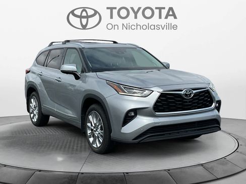 Used 2023 Toyota Highlander Limited AWD/4WD image 8
