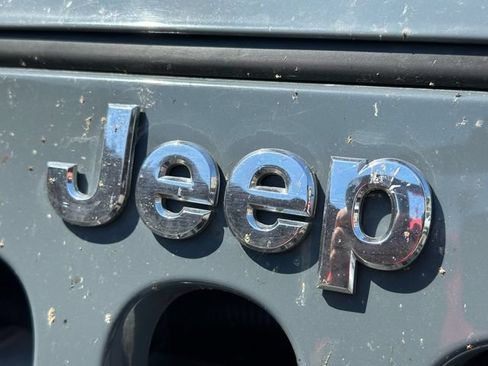 Used 2015 Jeep Wrangler Unlimited Rubicon w/ Connectivity Group AWD/4WD image 9