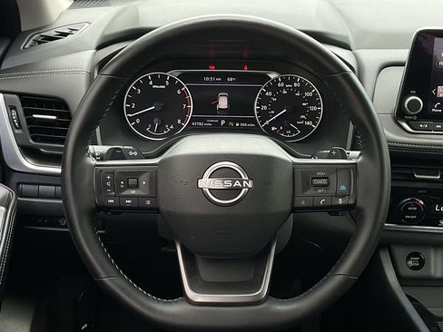 Used 2025 Nissan Rogue SV image 21