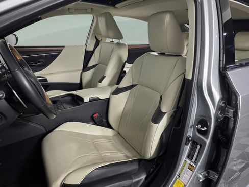 Used 2025 Lexus ES 300h w/ Technology Package image 13